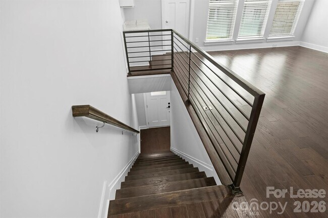 Building Photo - 1555 Duckworth Ave