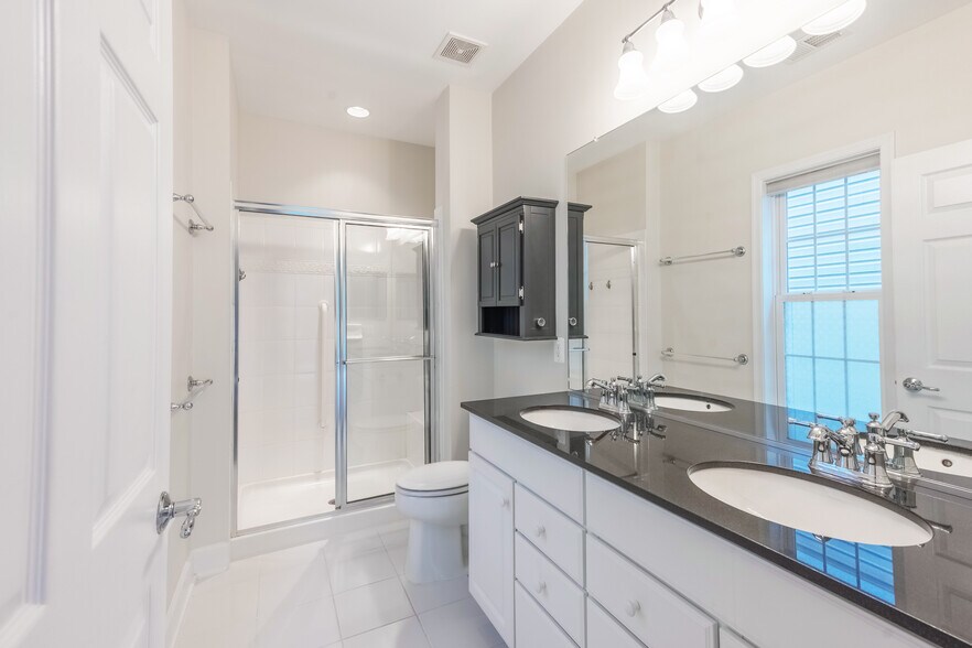 PRIMARY BATH - 8934 Yellow Daisy Pl