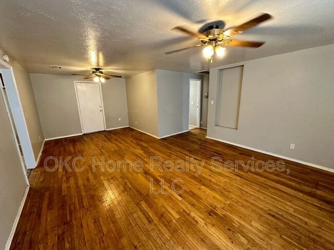 Building Photo - 804 E Steed Dr