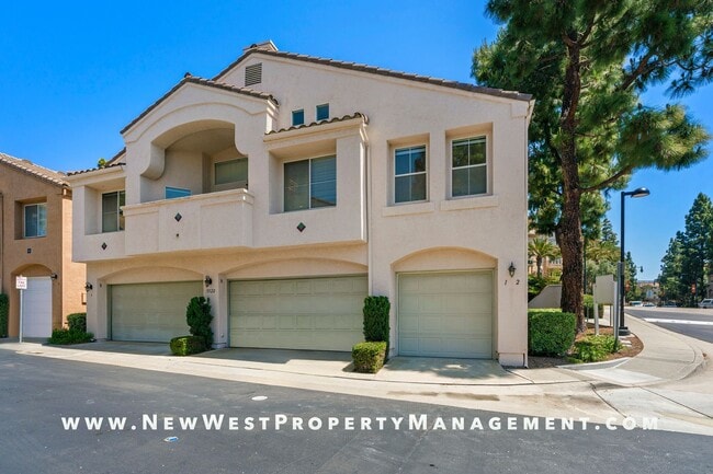 Building Photo - Newly renovated 2-bedroom UTC townhome in the coveted Andria of Renaissance at La Jolla community...