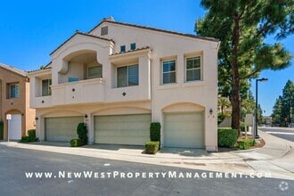 Building Photo - Newly renovated 2-bedroom UTC townhome in ...