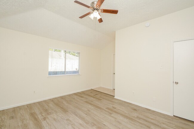 Building Photo - 6111 Ryegate Dr