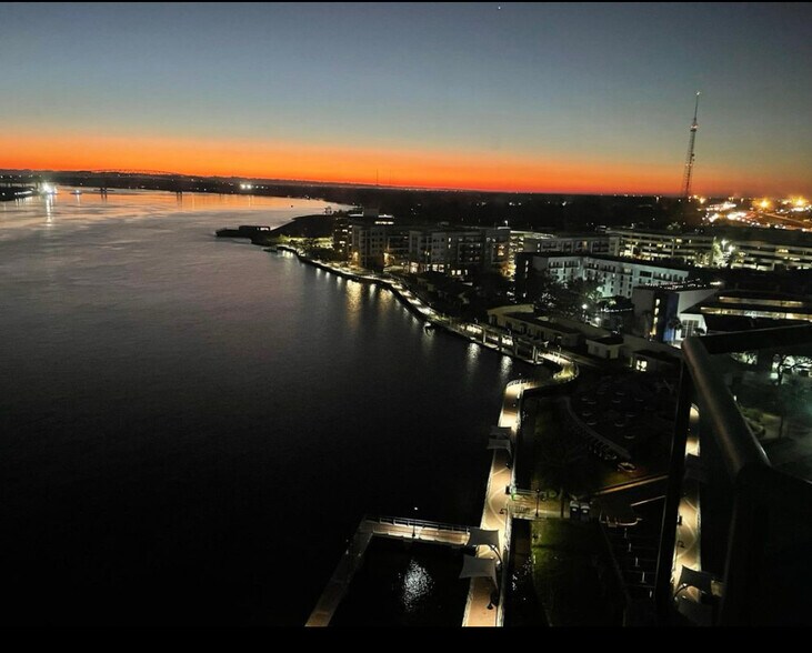 Building Photo - 1431 Riverplace Blvd