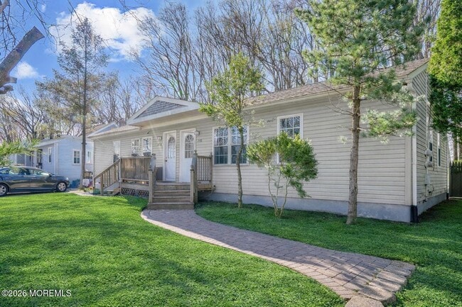 Building Photo - 28 Oak Ln