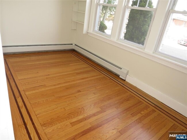 Building Photo - 8 Louis St