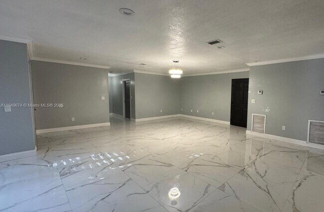 Building Photo - 15775 N Miami Ave