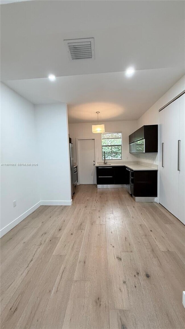 Building Photo - 2031 Meridian Ave