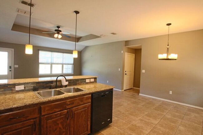 Building Photo - Tour Today! 3 Bedroom 2 Bath in Lindale ISD!