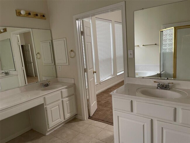 Building Photo - 9410 Creek Vine Dr