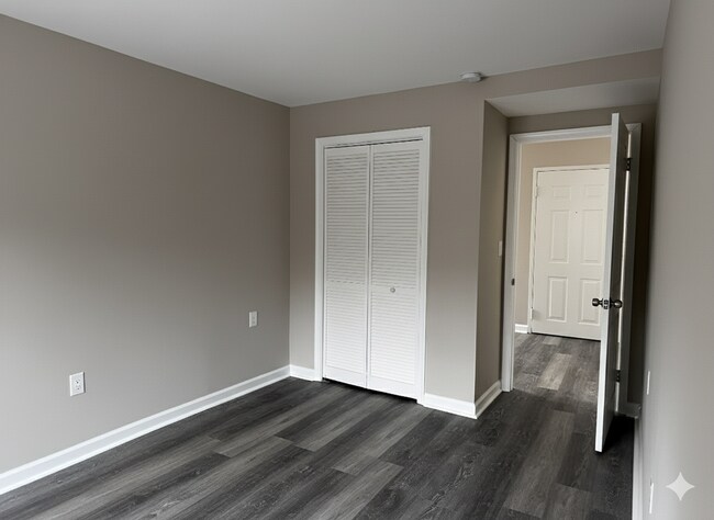 Building Photo - Spacious Sunlit 2BR Apartment – Prime Location in Southwest DC!!