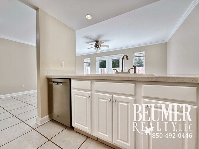 Building Photo - Charming 2 bedroom, 2.5 bath townhome for rent in SW Pensacola!