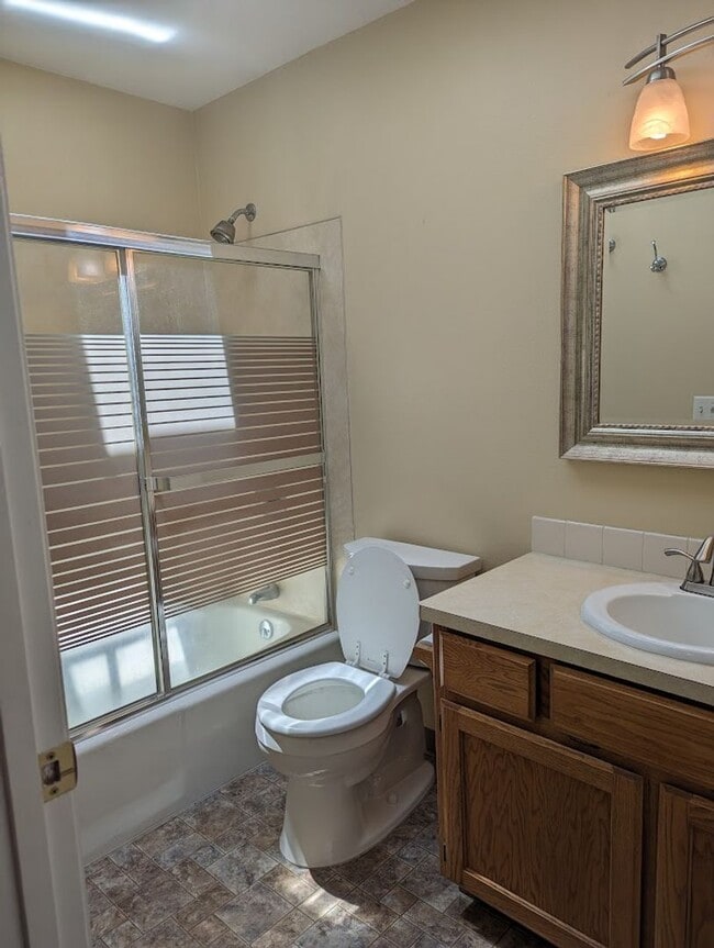 Building Photo - Attractive 3 bedroom 2 bath Condo in Wonderful Quiet Lewiston Neighborhood