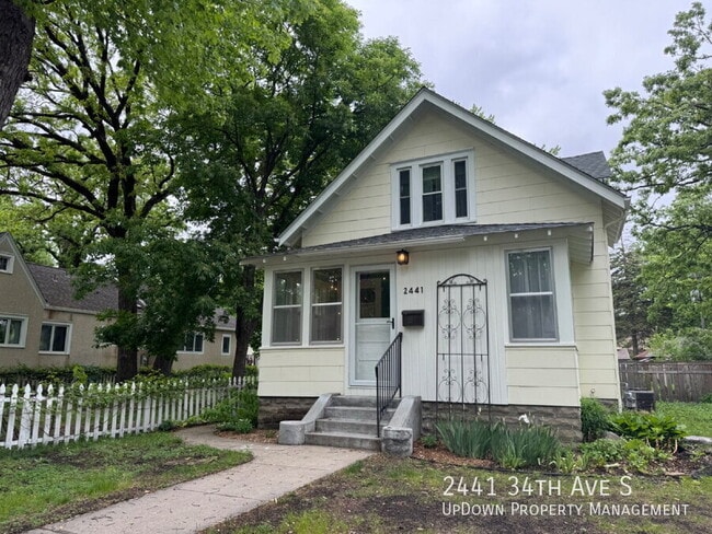 Building Photo - 2441 34th Ave S