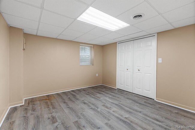 Building Photo - 45419 Glengarry Blvd