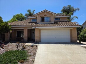 Building Photo - Spacious 4 bedroom 2.5 bath home with a hu...