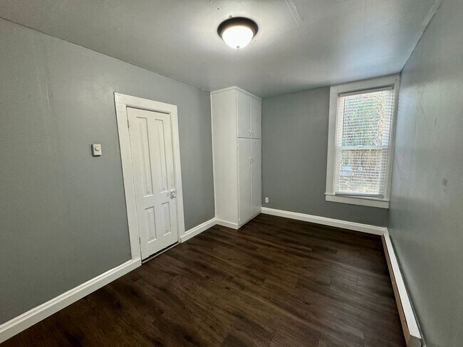 Building Photo - 605 N Ruby St