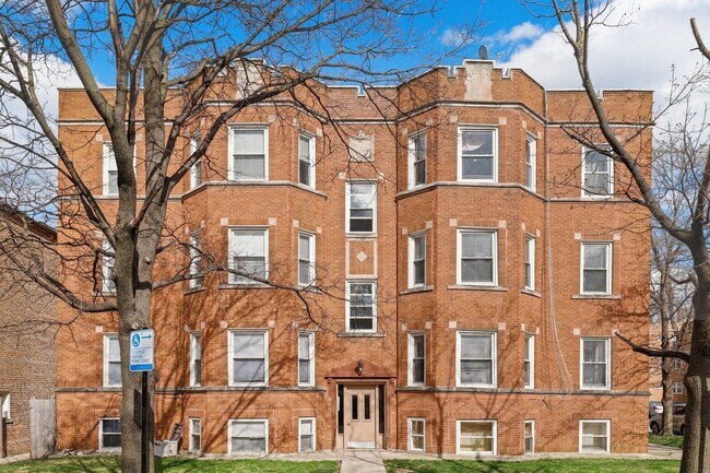 Building Photo - 6305 N Richmond St