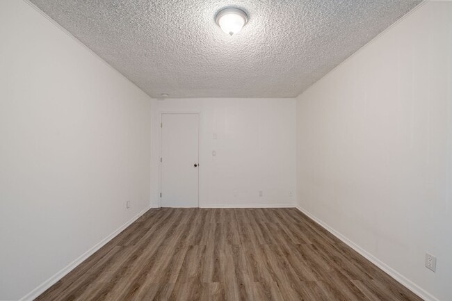 Building Photo - Spacious 1 bed 1 bath apartment in Santa Monica! ** 1 GARAGE PARKING SPACE INCLUDED!**