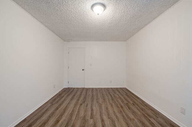 Building Photo - Spacious 1 bed 1 bath apartment in Santa Monica!