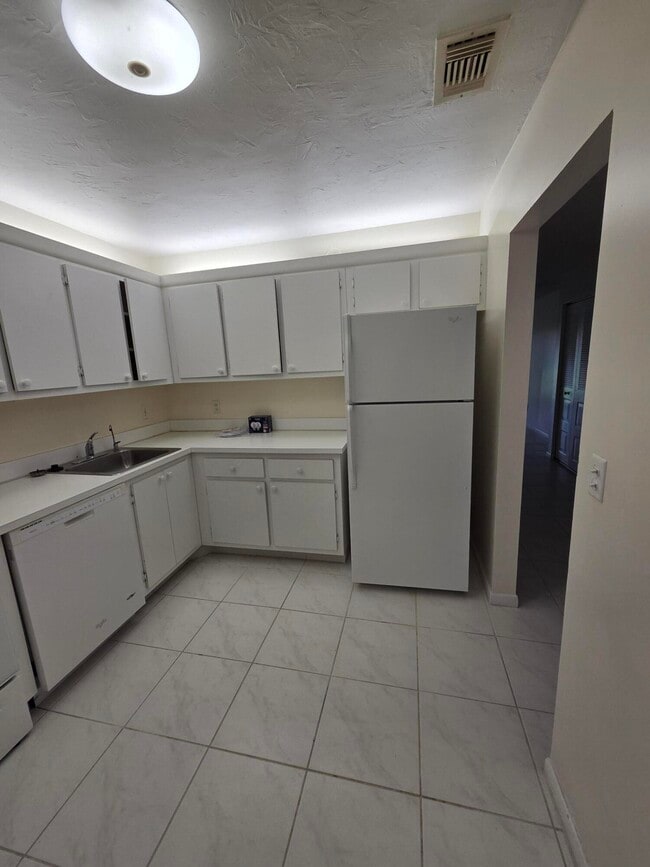 Building Photo - 9187 Norte Lago