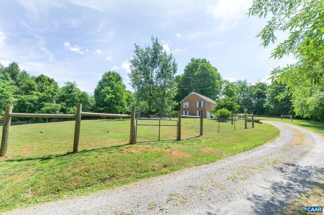 Building Photo - 2915 N Garden Ln