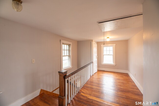 Building Photo - 25 Vera St