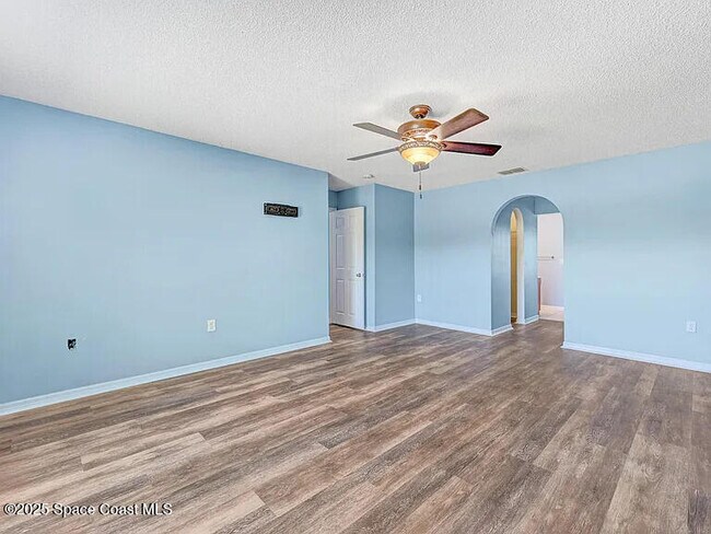 Building Photo - 2240 Spring Creek Cir