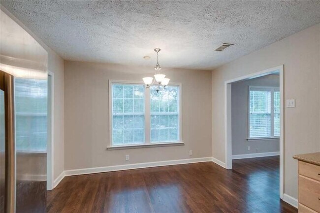 Building Photo - 2802 S 4th St