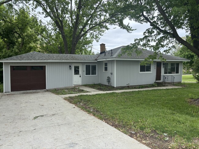 Primary Photo - 1565 Spaulding Ave SE