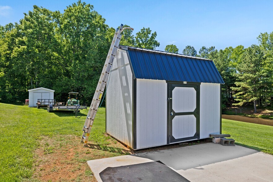Building Photo - 3010 Eaker Dr