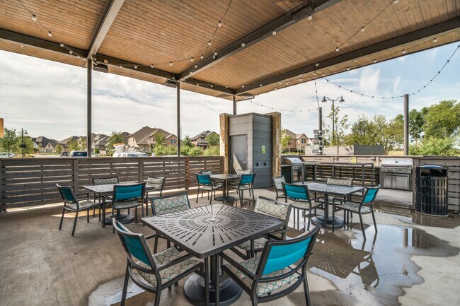 Building Photo - 720 Sandbox Dr