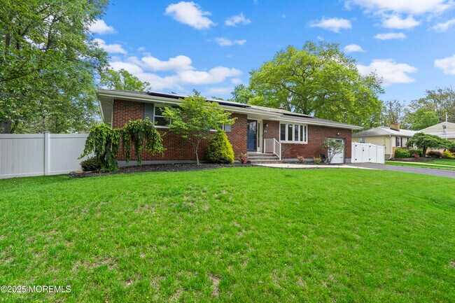 Building Photo - 2011 Oakhurst Pkwy