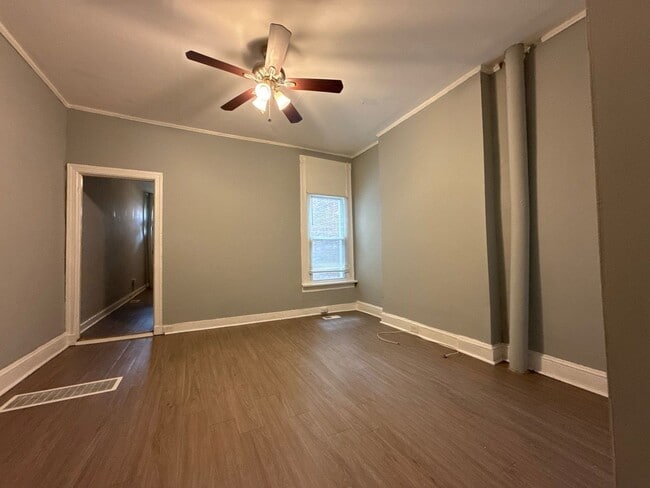 Building Photo - Spacious 4 Bedroom House in Baltimore