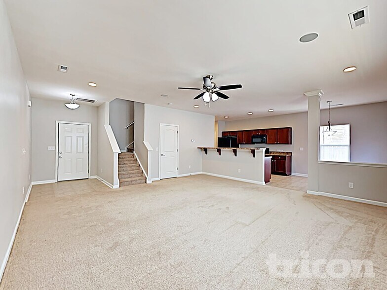 Building Photo - 1195 Thanet St SW