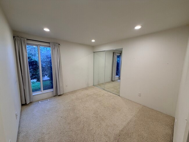 Building Photo - 1620 Ash St