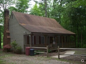 Building Photo - 2 bed 2 bath home in wiht woods with a pond