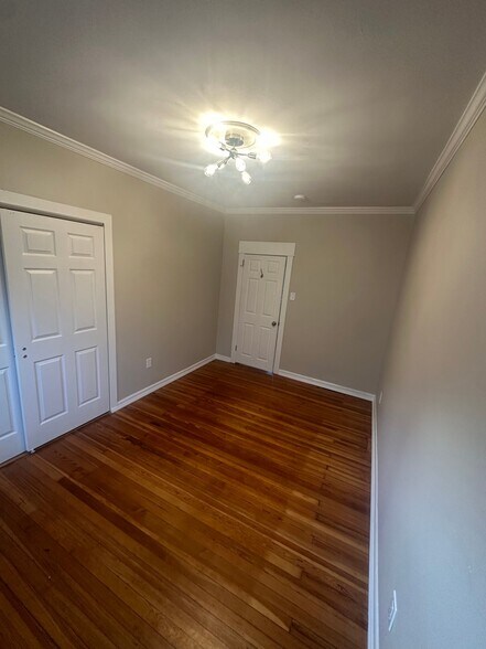 Building Photo - 424 Maple Ave