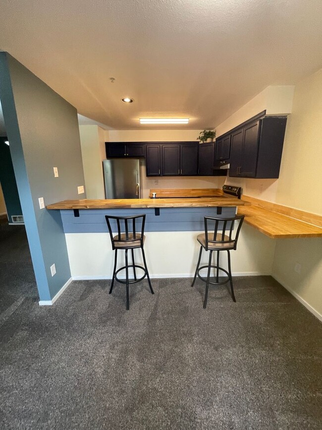 Building Photo - Quiet 1B/1B North Boulder Condo - Availabl...