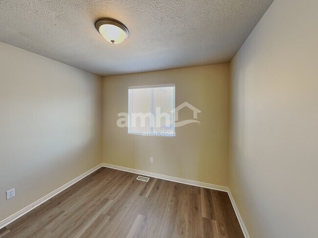 Building Photo - 1169 N Orchard Ave