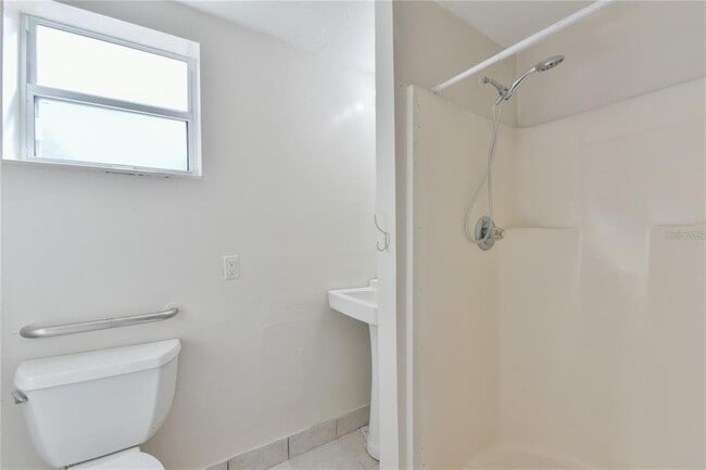 Building Photo - 1828 SE Lake Weir Ave