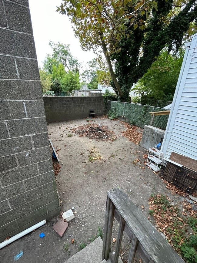 Building Photo - Studio/1 bedroom