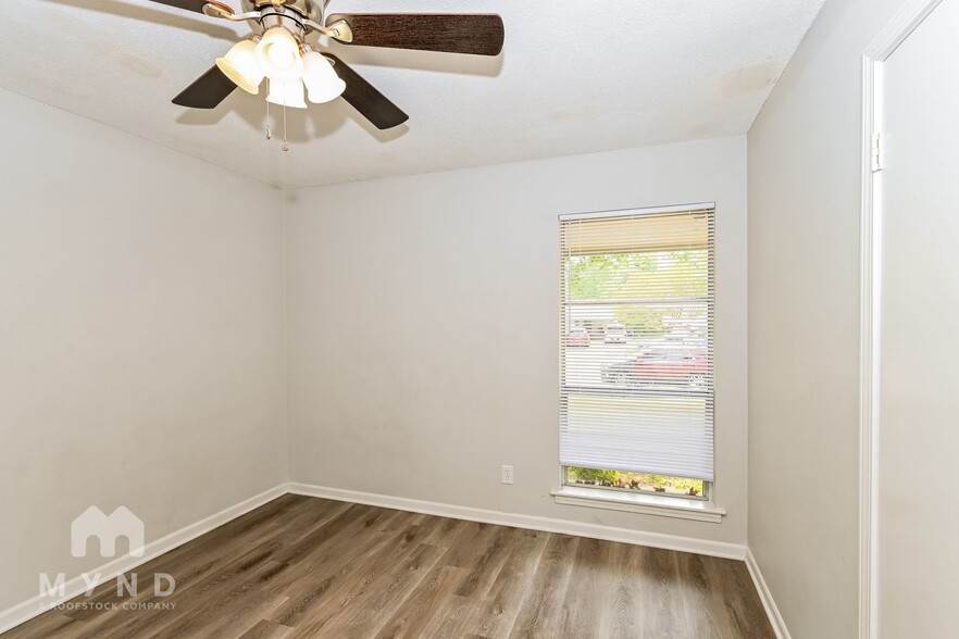 Building Photo - 2890 Briarwood Dr