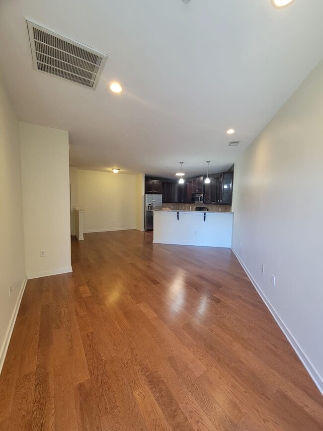Building Photo - 443 2nd St