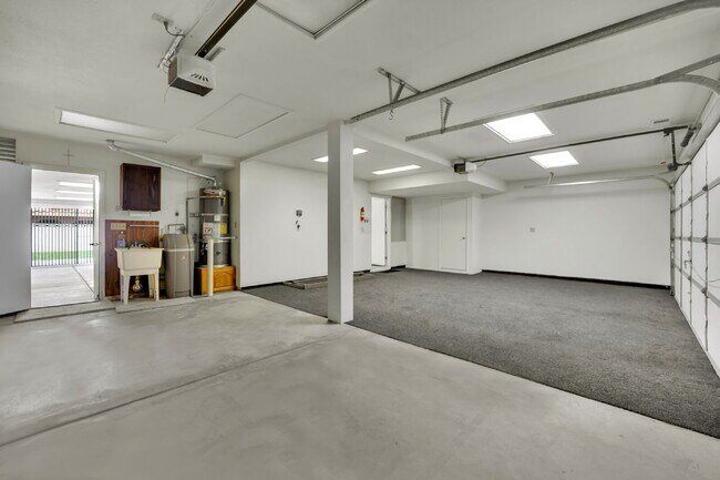 Building Photo - Step into this charming 3-bedroom, 3-bathroom home that has so much to offer!