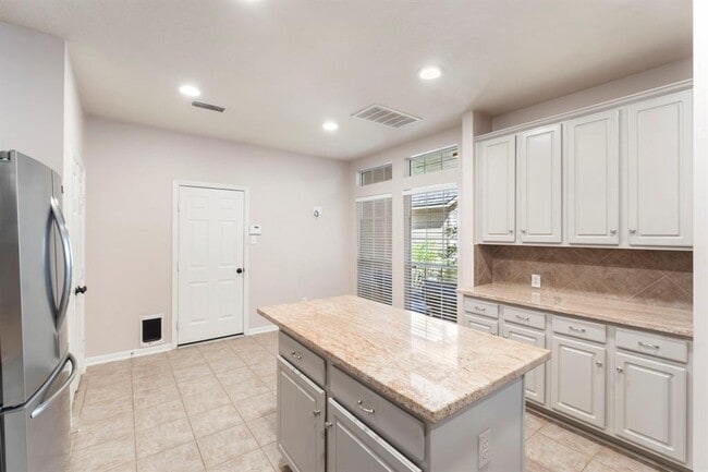 Building Photo - 46 Alderon Woods Pl