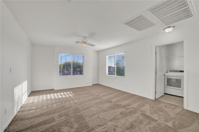 Building Photo - 7425 Glorious Sun Dr