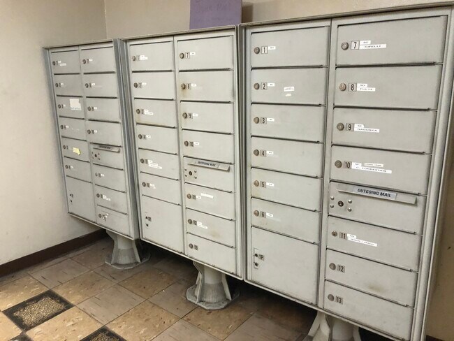 Building Photo - 147 Main St