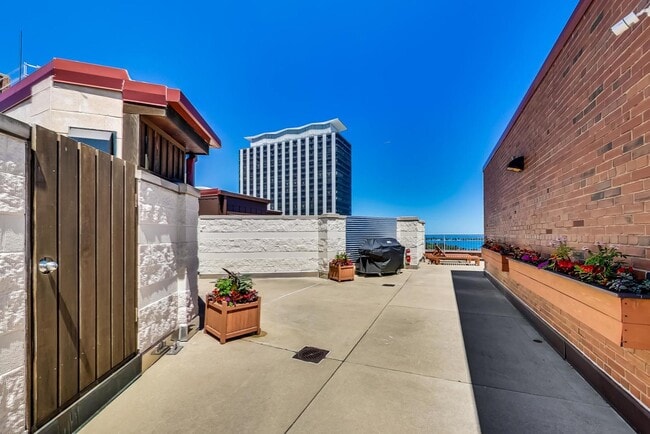 Building Photo - 3100 N Lake Shore Dr