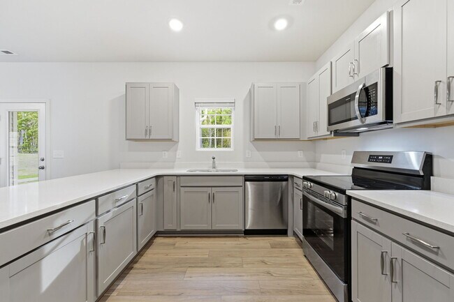 Building Photo - 305 Ruby Baird Dr
