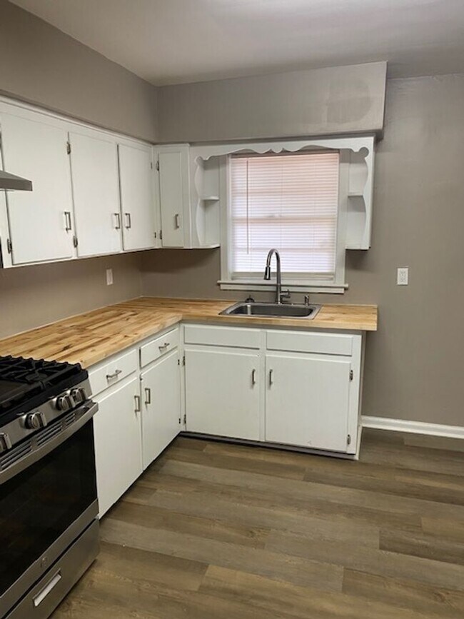 Building Photo - Rigdon Rd **Dale